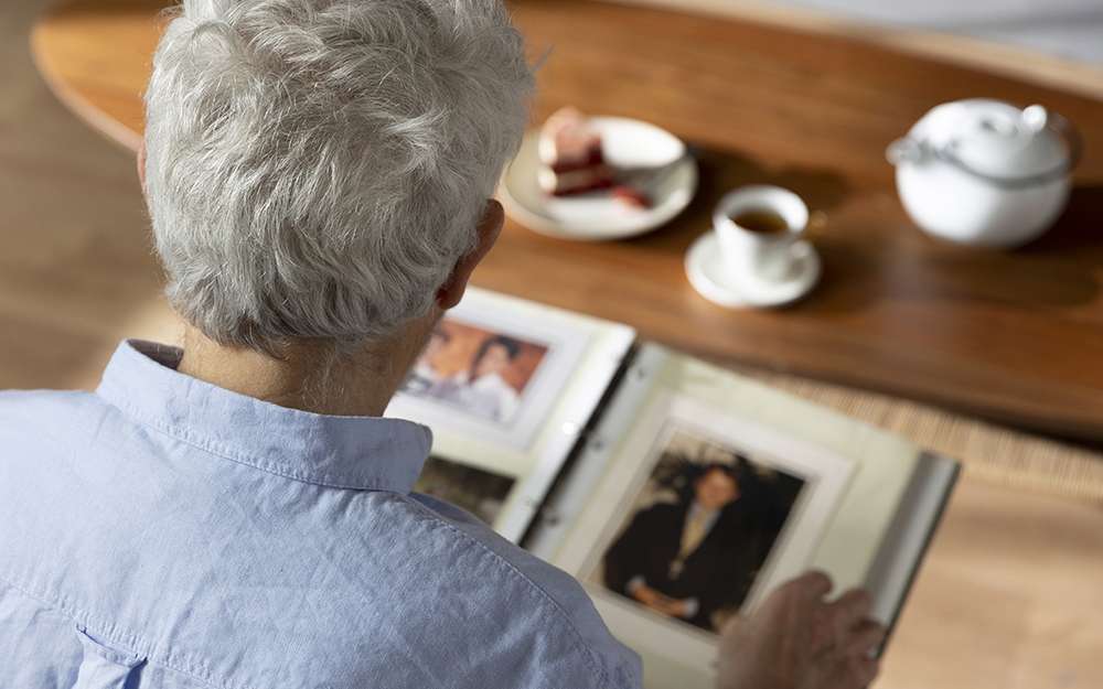 Recognising the early signs of dementia is crucial for prompt intervention and support. 